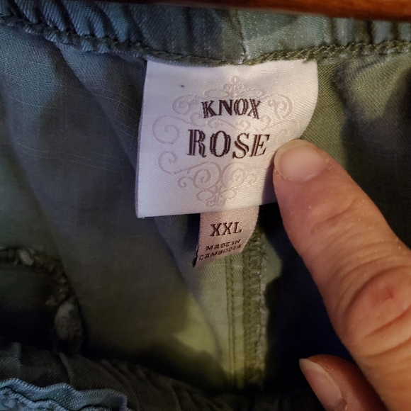 Knox Rose Camo Capri - Picture 2 of 3